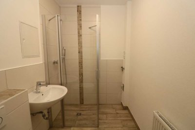Stehst du schon in den Startlöchern? Moderne 2RW mit Balkon und bodentiefer Dusche!
