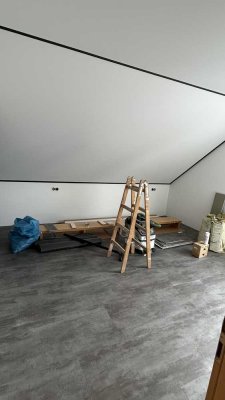 Ansprechende 2-Zimmer-DG-Wohnung mit Balkon und Einbauküche in Gerolstein