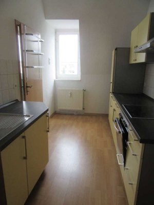 FLOTTE SINGLE WOHNUNG MIT ALTBAUFLAIR UND EBK IM MANSARDGESCHOß!
