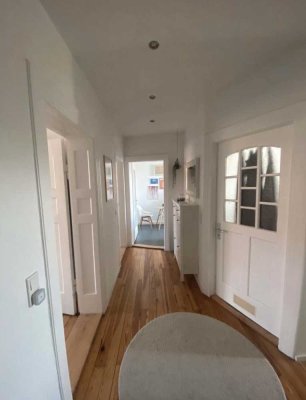 Helle, frisch modernisierte 2-Zimmer-Wohnung mit Balkon&Einbauküche sofort einziehen und wohlfühlen!