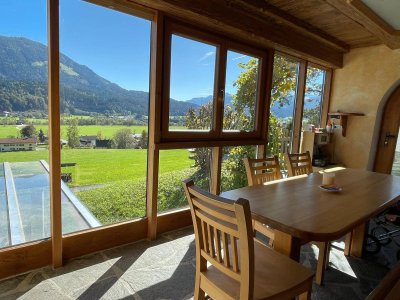 Sonnige Alpenwohnung mit Wintergarten – ideal für aktive Genießer
