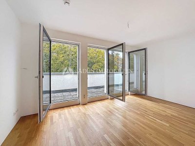 Stilvolle Dachgeschosswohnung mit Einbauküche, Aufzug und großer Rundum-Terrasse in begehrter Lage