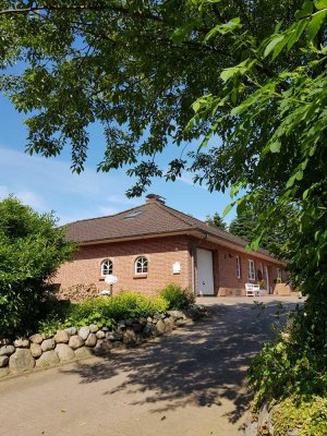 Gepflegter großer Walmdach-Bungalow  -  Ohne Makler  Provisionsfrei