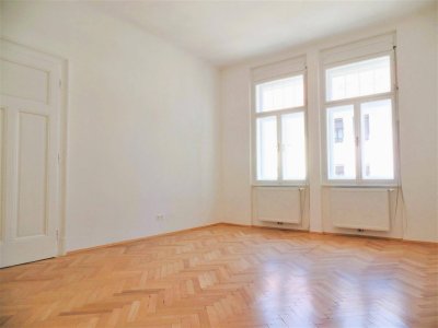 **Klassische Altbau-Wohnung** hochwertig saniert in zentraler Lage!