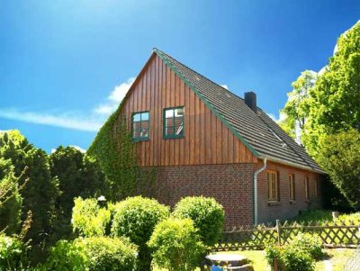 Einfamilienhaus im Landhausstil - grüne Oase in Ostseenähe