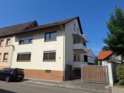 Zweifamilienhaus mit Nebengebäuden in Dettenheim-Liedolsheim!