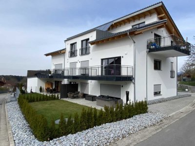 Hochwertige 3-Zi. Wohnung in Metten-Berg mit großem Balkon/Traumblick, KfW55