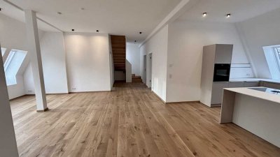 Exklusive 4-Zimmer Dachgeschosswohnung in Berlin-Lankwitz (Steglitz)