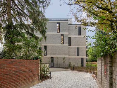 Urban mit Fahrstuhl und zwei PKW-Stellplätzen: Exklusive 3-Zimmer-Neubauwohnung mit großem Balkon