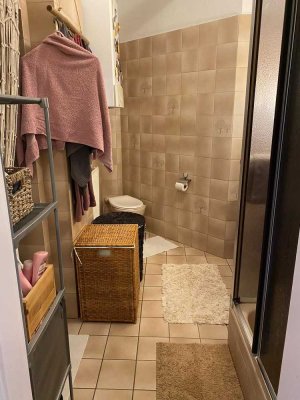 Sehr zentrale Wohnung mit Altbaucharme und Dielenboden