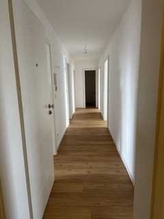 Großzügige 4-Zimmer-Wohnung mit Balkon in Neutraubling