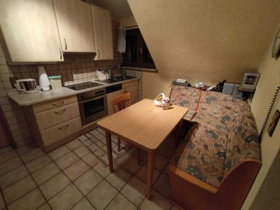 Voll eingerichtete 2-Raum-Dachgeschosswohnung mit Einbauküche in Rheinstetten