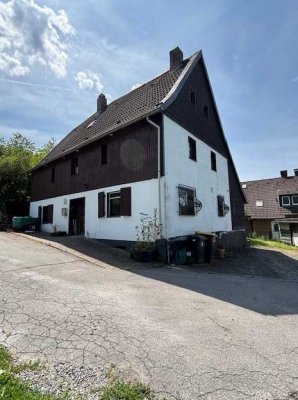 Gemütliches Wohnen auf großem Grundstück!