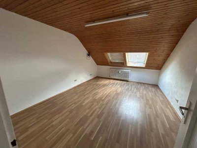 Helle 2,5-Zimmer Dachgeschosswohnung in Karlsruhe-Neureut