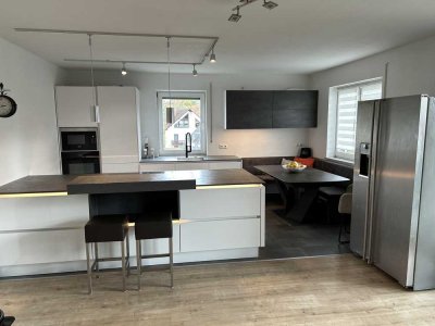 Moderne 4-Zimmer Wohnung mit Balkon in Aichach, Gallenbach