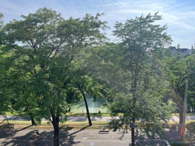 U4 Friedensbrücke - gepflegte Altbaugarconniere mit Blick ins Grüne