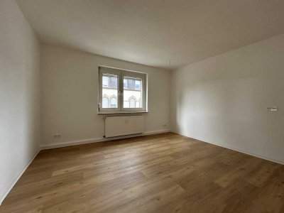 Erstbezug nach Renovierung: 2-ZKB in zentraler Lage!
