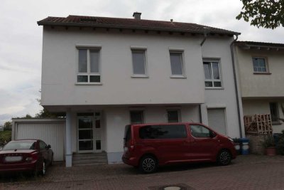 Geschmackvolle, gepflegte 4,5-Zimmer-Maisonette-Wohnung mit Dachterrasse
