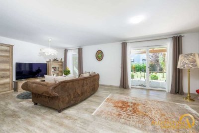 Neuwertige Doppelhaushälfte in Oberschneiding – Baujahr 2019, energieeffizient nach KfW