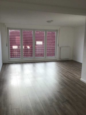 4-Zimmer-Wohnung mit Einbauküche in zentraler Lage