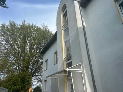 Ländlich gelegene Wohnung mit Balkon, Küche und Carport!
