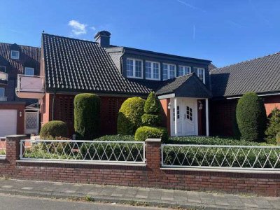 Großzügiges Einfamilienhaus mit Doppelgarage und hochwertiger Ausstattung.