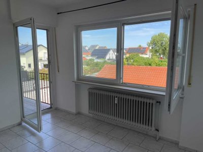 Helle, großzügige 2-Zimmer-Wohnung mit Balkon und Wohnküche