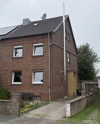 Schöne Doppelhaushälfte mit Garage und großem Garten