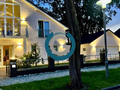 LICHTDURCHFLUTETES FOYER & KAMIN - MODERN & ELEGANT - SCHÖN ANGELEGTER GARTEN & DOPPELGARAGE