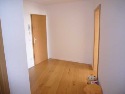 Gepflegte 2-Raum-Wohnung mit gehobener Innenausstattung mit Balkon in Straubing