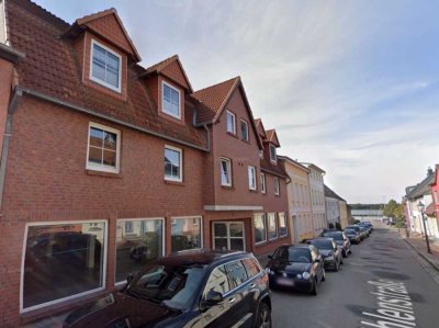 3-Zi-Wohnung in Wassernähe, zentral, EBK und Bad neu, Terrasse