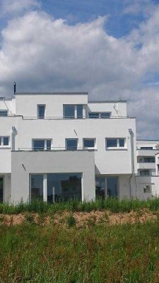 Modern Semi-Detached House with Stunning Roof Terrace – Family-Friendly Location