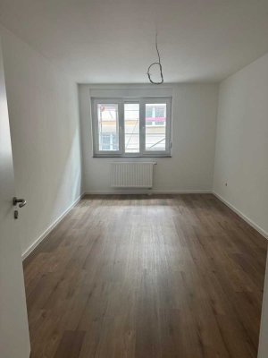 Erstbezug Kernsanierung mit Einbauküche: Exklusive 2-Zimmer-Wohnung in Pforzheim
