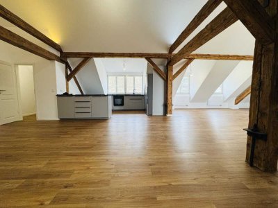 Luxurious apartment in a historic building – First occupancy after renovation