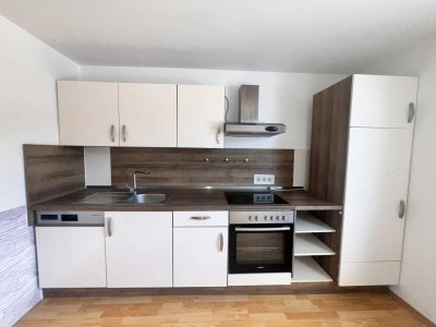 Einziehen &amp; genießen: Große Wohnung mit Küche &amp; Badewanne