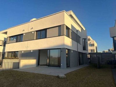 Hochwertige Neubau-Doppelhaushälfte direkt am Feldrand und Seenähe