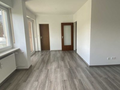 Renovierte großzügige 3 Zi ETW ruhig, Loggia