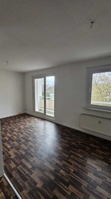Bezugsfertig + Aufzug! 3-R.-WE m. Balkon in Weißwasser!