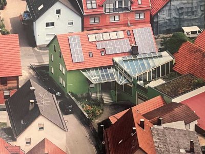 Großzügiges Haus mit Wintergarten, Dachterrasse, Garagen, Werkstatt und Lagerräume, Scheune