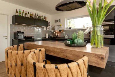 Wohlfühlwohnen im Doppelpack – moderne Haushälften mit PV-Anlage, Wärmepumpe und Raum für die ganze