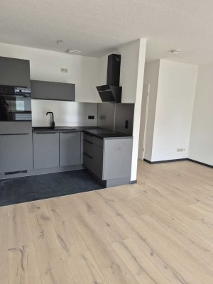 Frisch renovierte 1-Raum Wohnung mit neuer Einbauküche und Balkon