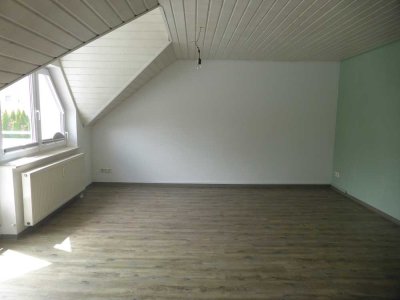 Schöne und gepflegte 4,5-Zimmer-Maisonette-Wohnung mit geh. Innenausstattung mit EBK in Obersulm