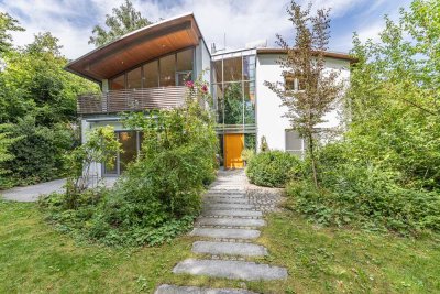 GELB Immobilien - Großzügige Familien-Villa mit Atelierhaus & Traumgarten