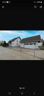 Einfamilienhaus KfW 55 mit vielen Möglichkeiten und guten Einnahmen. 
Keine Makler ! ! !