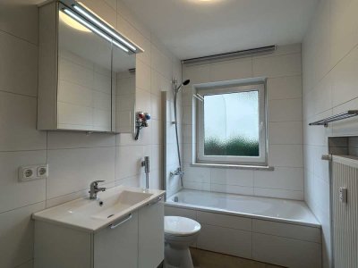 Neu renovierte 3-Zimmer-Hochparterre-Wohnung mit Einbauküche in Waldkraiburg