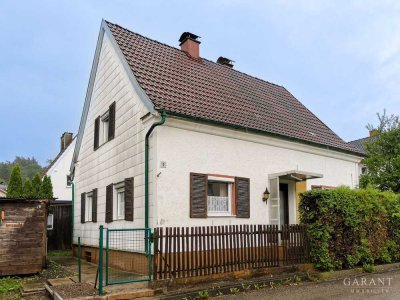 Boos: Schnuckeliges Einfamilienhaus mit Potenzial - sanierungsbedürftiges Kleinod in guter Wohnlage!