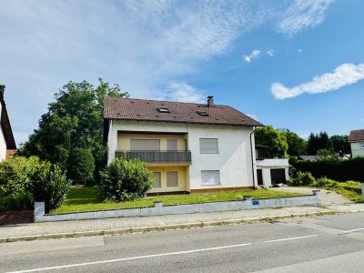Renovierungsbedürftiges Mehrgenerationenhaus mit Doppelgarage in Lobenfeld-Lobbach
