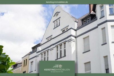 Krefeld-Bockum! Sanierter 4-Zimmer-Altbau-Traum mit 2 Balkonen und hochwertiger Einbauküche!