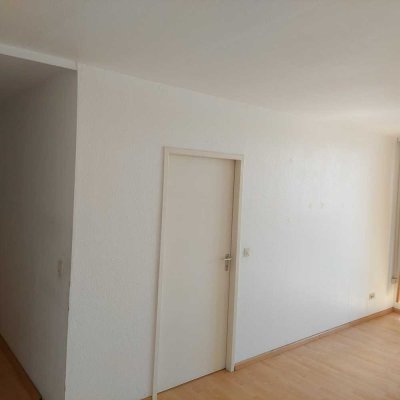 2 Zimmer, Balkon, Badewanne TOP Lage
