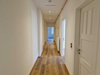 2 Zimmer renovierte Wohnung zu vermieten in der Knauerstraße!